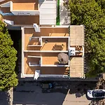 2 Bdr House W/terrace In By Lovelystay Prázdninový dům