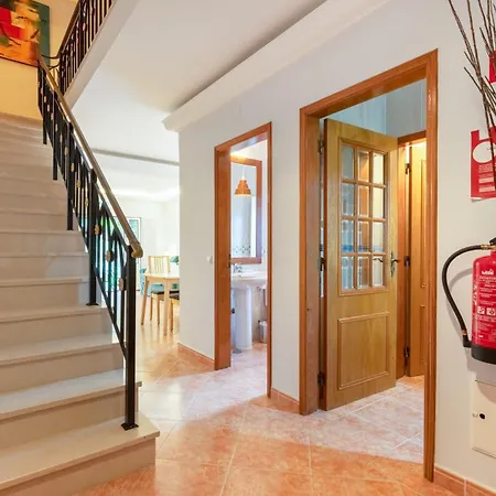 2 Bdr House W/terrace In By Lovelystay