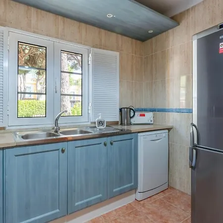 Holiday home 2 Bdr House W/terrace In By Lovelystay