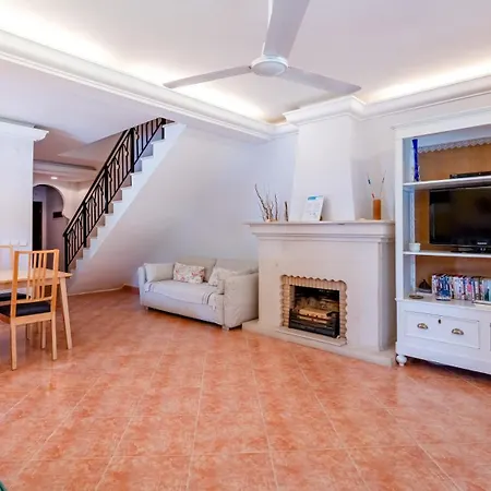 2 Bdr House W/terrace In By Lovelystay Ferienhaus Castro Marim