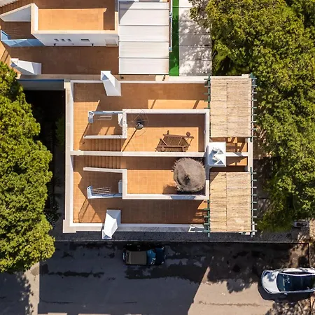 2 Bdr House W/terrace In By Lovelystay Ferienhaus